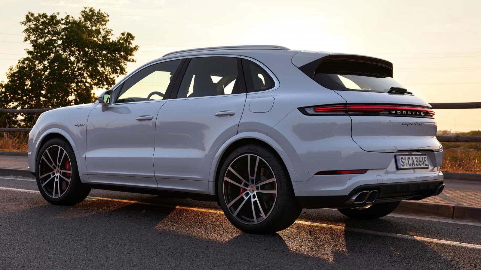 Πρεμιέρα για την πιο ισχυρή Porsche Cayenne με 739 άλογα